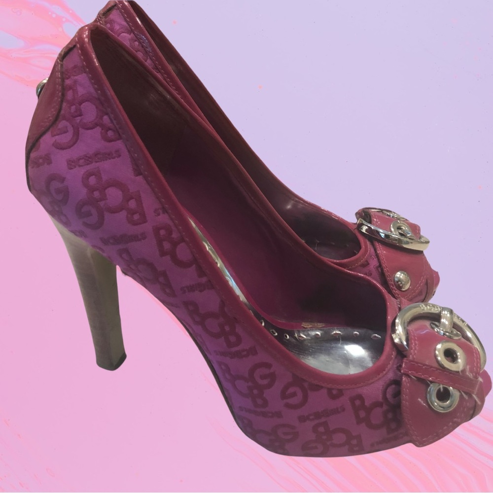 BCBG pink peep toe pumps with silver buckle on the toe, Size 7
